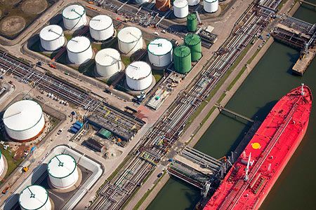 Oil keeps low levels in a Covid-19-hit week