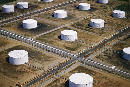 Oil eases on supply recovery concerns